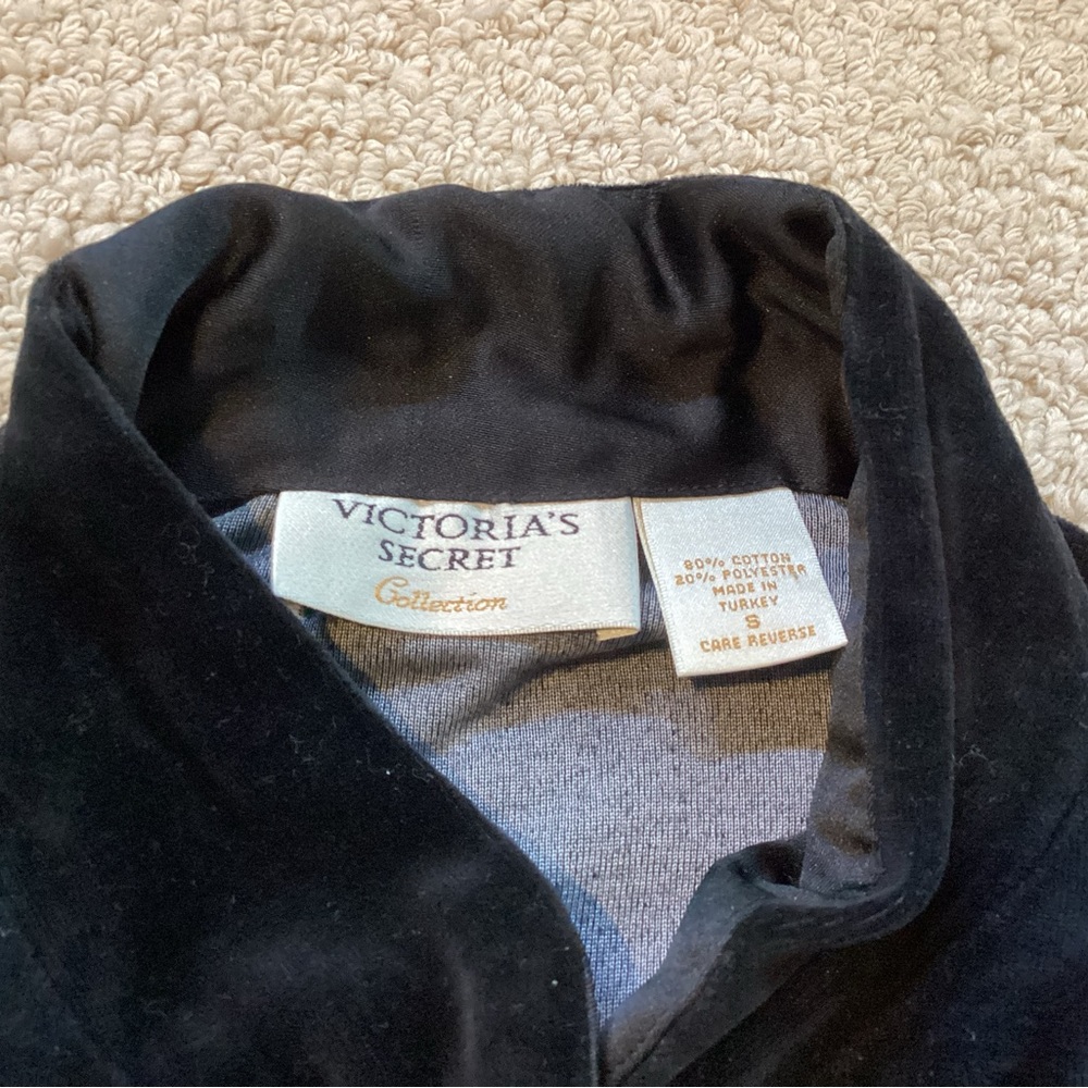 Victoria’s Secret Velour Robe - Picture 6 of 6